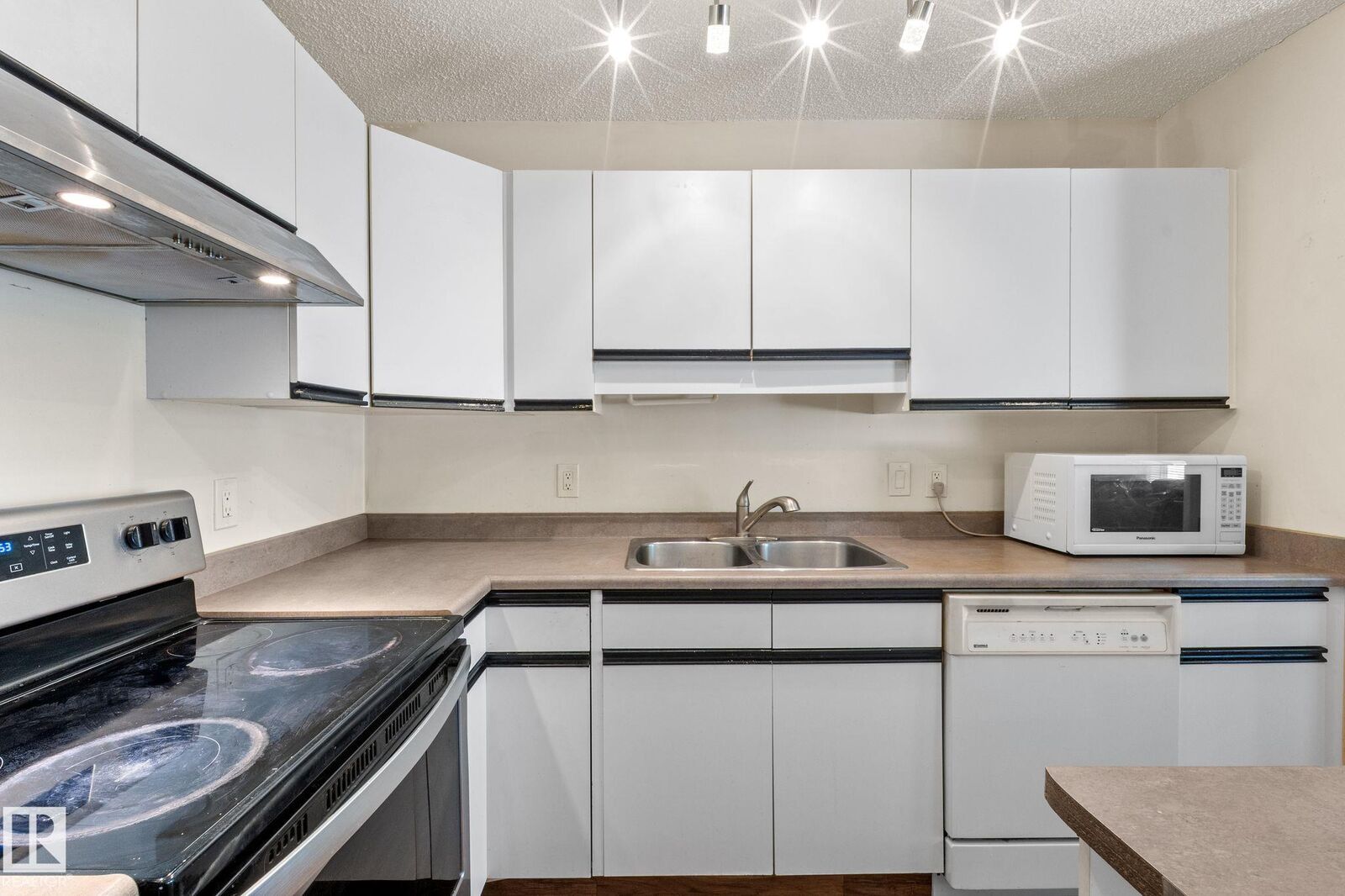 Property Photo: #2 15215 126 St NW AB T5X 5Z3