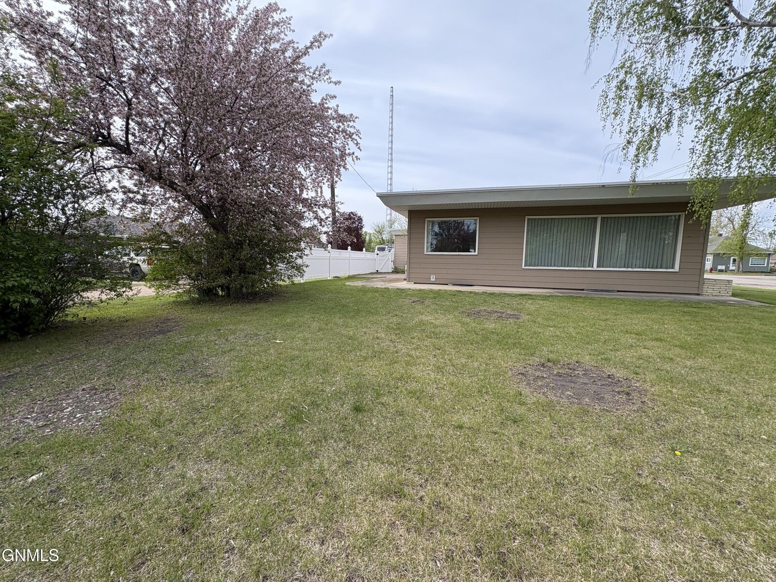 Property Photo:  121 4th Street  ND 58433 