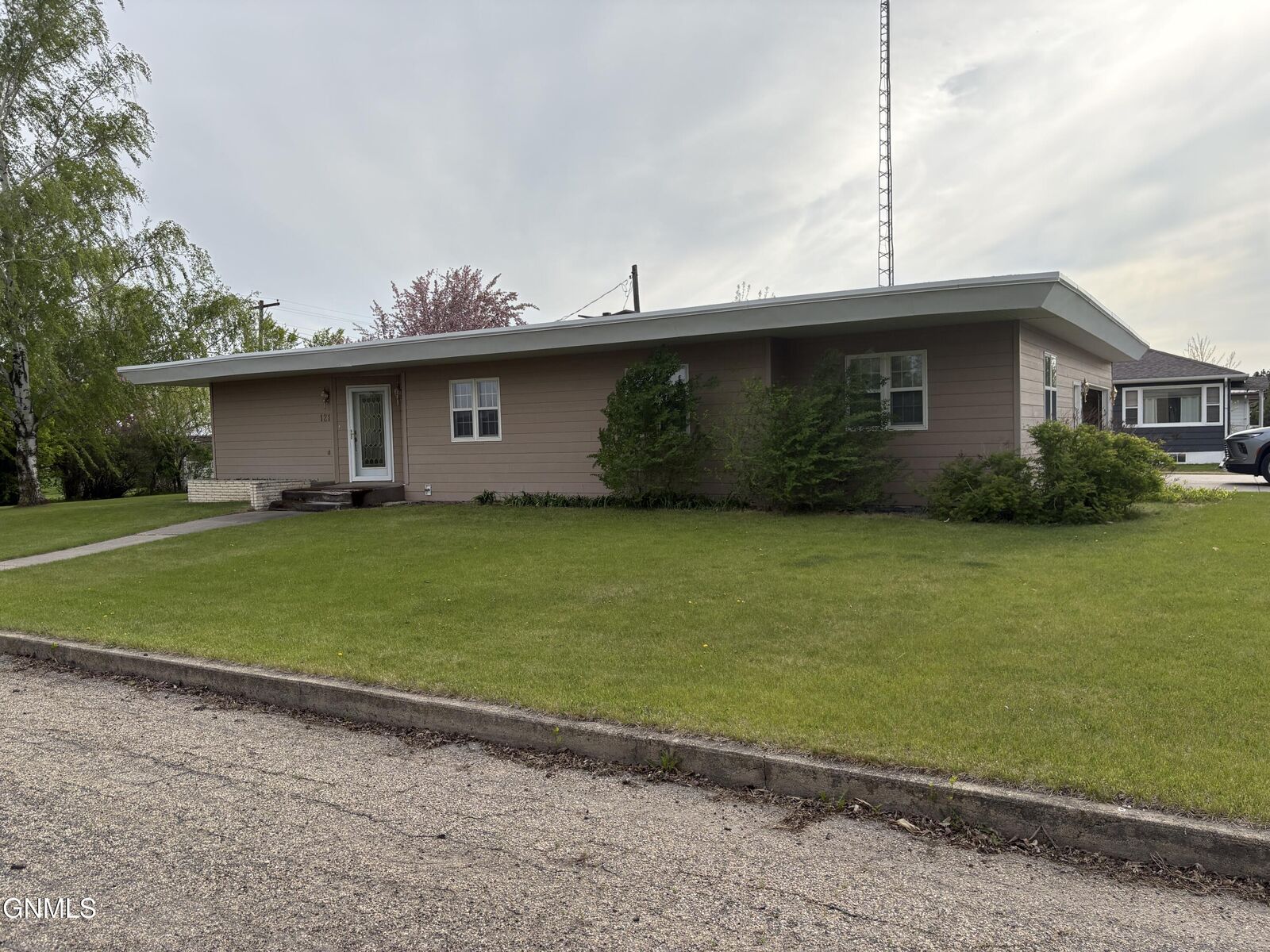 Property Photo:  121 4th Street  ND 58433 