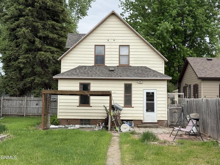Property Photo:  526 3rd Street SW  ND 58401 