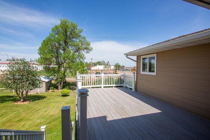 Property Photo: 138 1st Avenue NW ND 58640