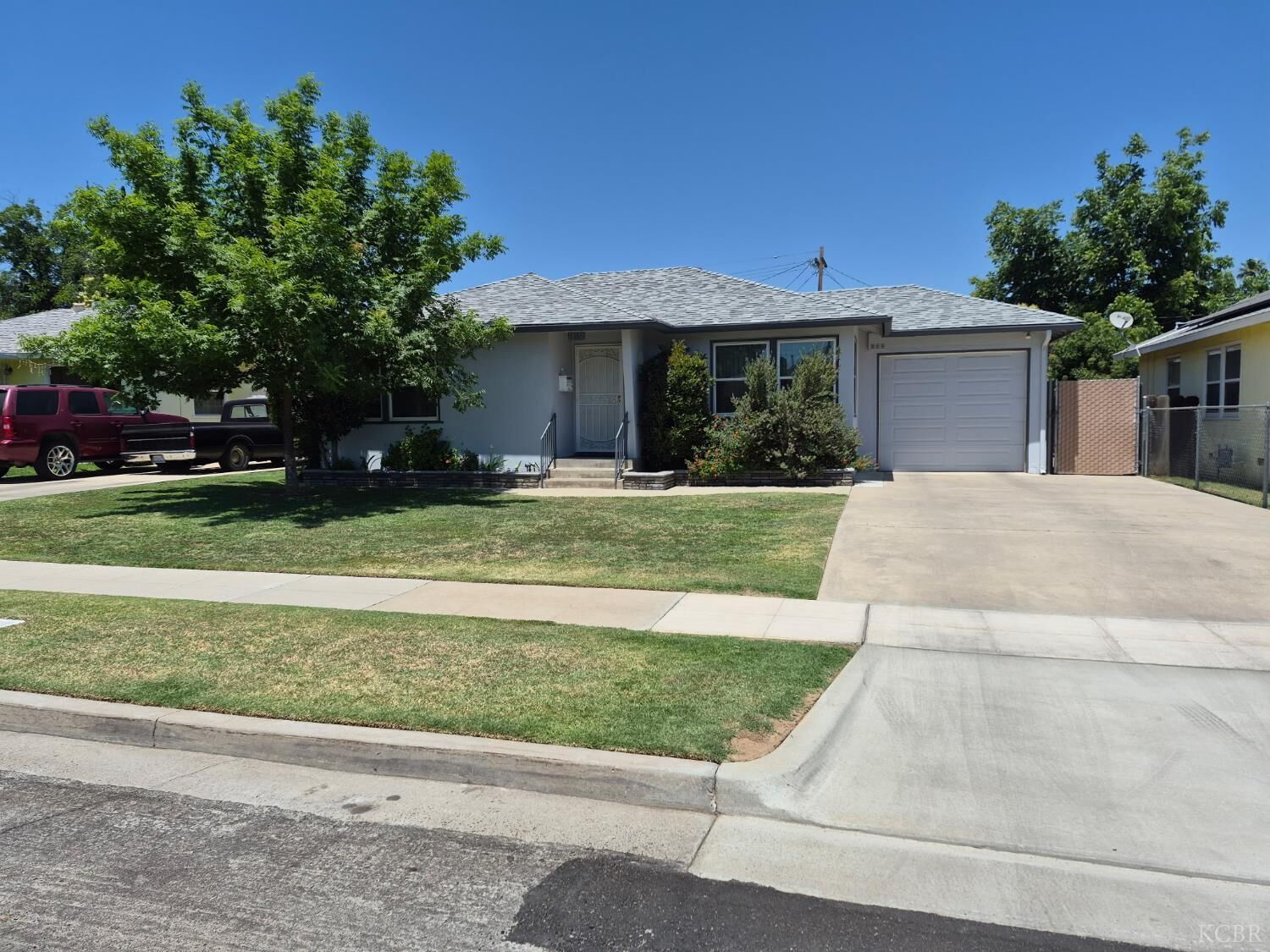 Property Photo:  912 W Saginaw Way  CA 93705 
