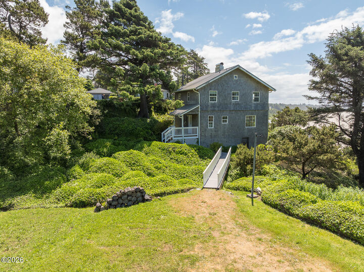 Property Photo:  5020 NW Agate Way  OR 97365 