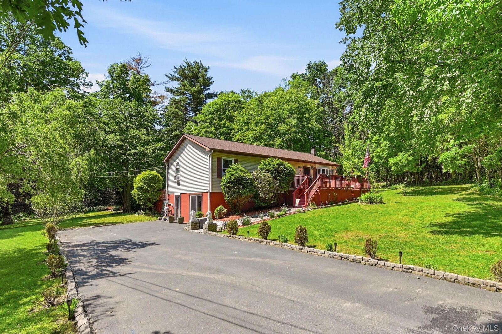 Property Photo:  13 Diamond Court  NY 12477 