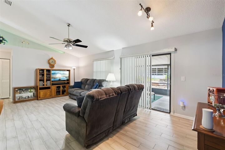 Property Photo:  905 Devonshire Way  FL 33853 