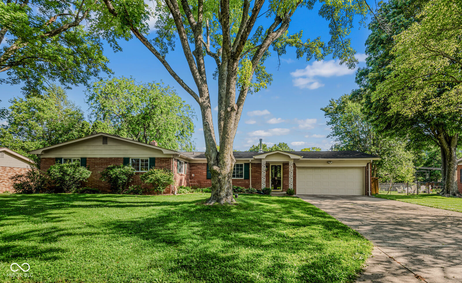 Property Photo:  1010 Driftwood Avenue  IN 47203 