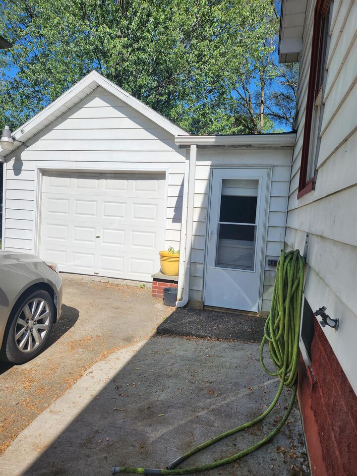 Property Photo:  309 S Warner Street  MI 48706 