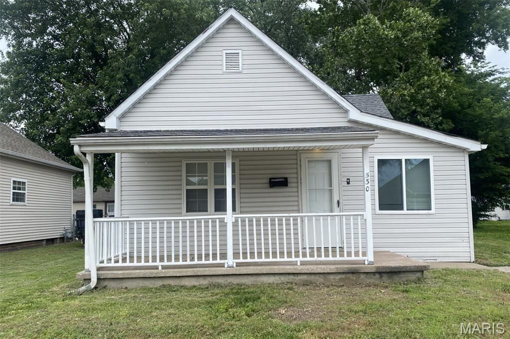 Property Photo:  530 Broadway  IL 62024 