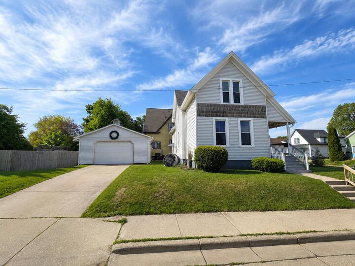 Property Photo: 1333 Clara Ave WI 53081