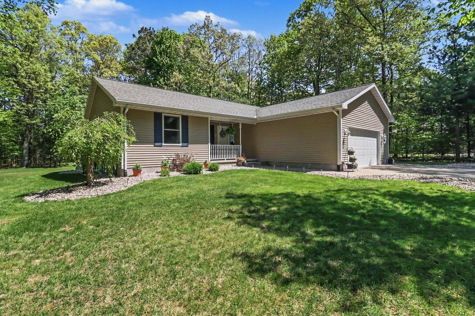Property Photo:  6544 W Forest Edge Drive  MI 49431 