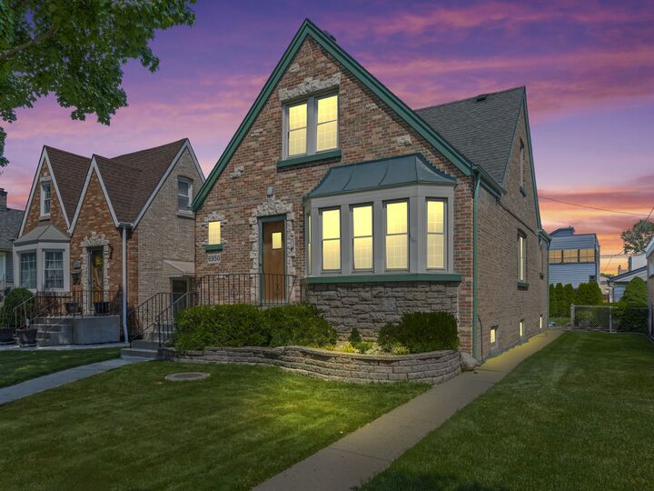 Property Photo:  6950 W Barry Avenue  IL 60634 