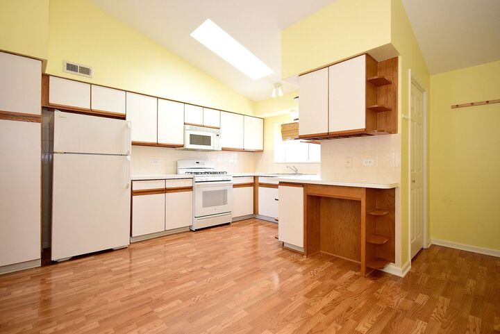 Property Photo: 5351 N East River Road 203 IL 60656