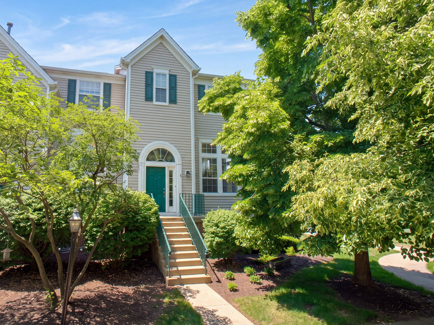 Property Photo: 2443 Courtyard Circle 1 IL 60506