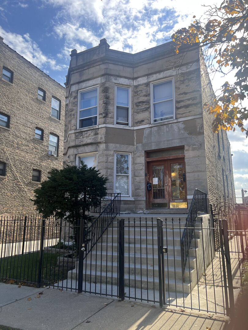 Property Photo:  5215 W Van Buren Street  IL 60644 