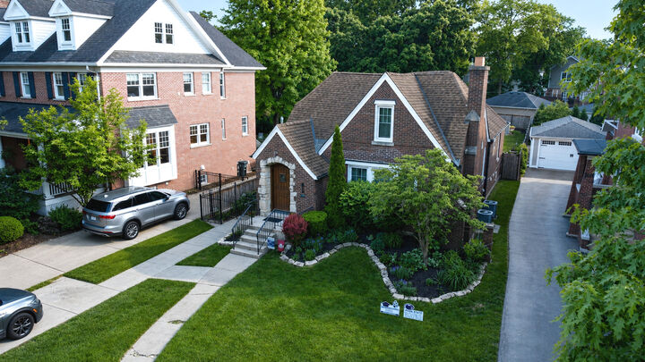 Property Photo:  166 Akenside Road  IL 60546 