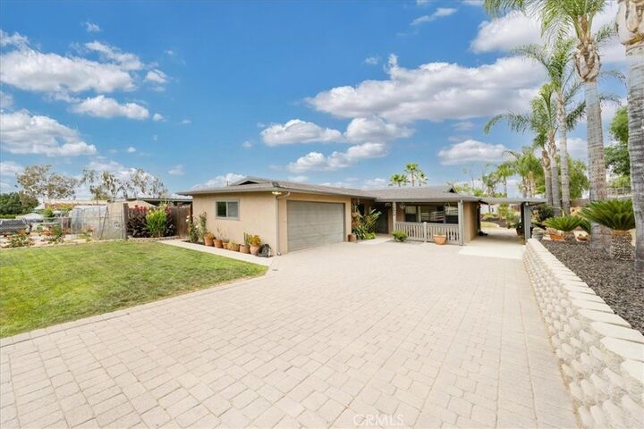 Property Photo: 251 7th CA 92860