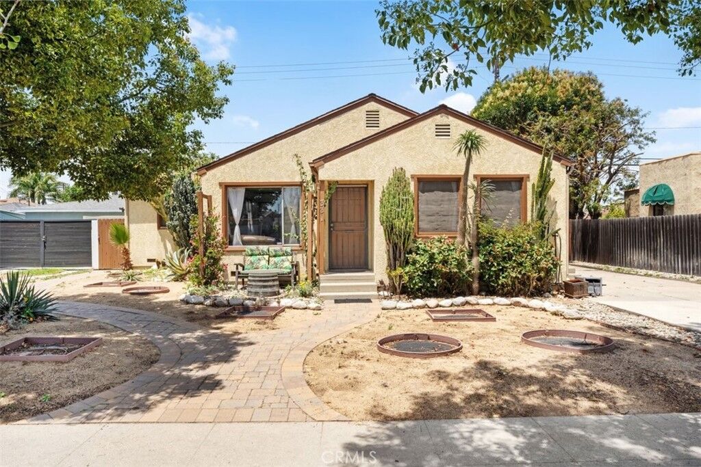 Property Photo:  331 E Silva  CA 90805 