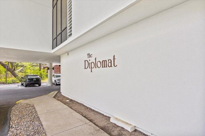 Property Photo:  215 E Grand Avenue 404  ME 04064 