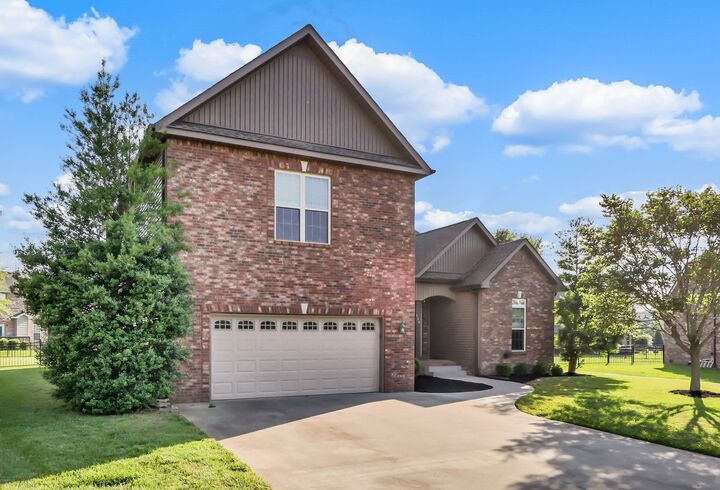Property Photo: 126 Parkland Cir TN 37043