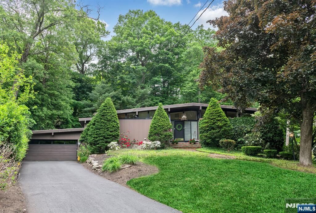 Property Photo: 11 Kingsley Road NJ 07456