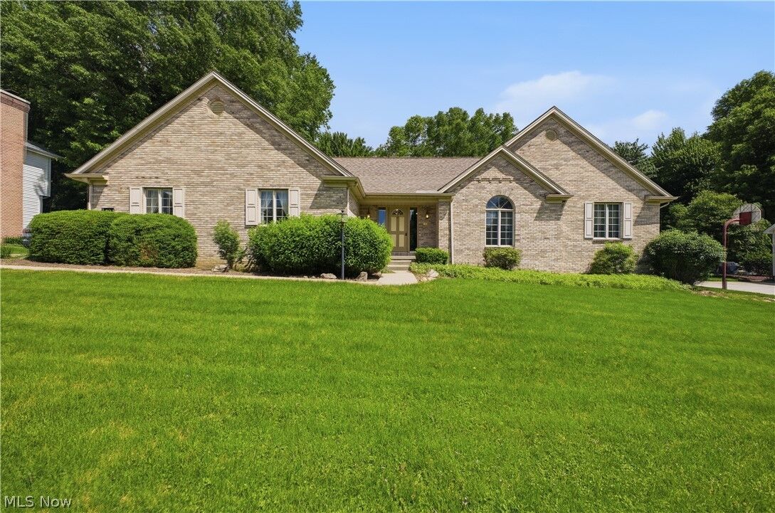 Property Photo: 204 Colonial Drive OH 44406