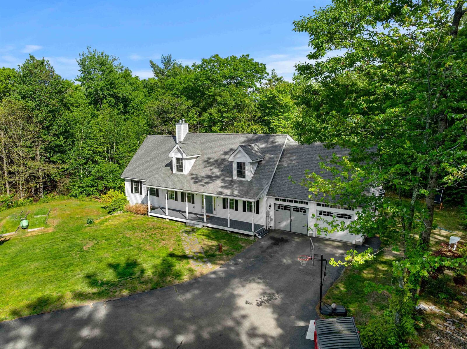 Property Photo:  137 Hearthside Drive  NH 03825 