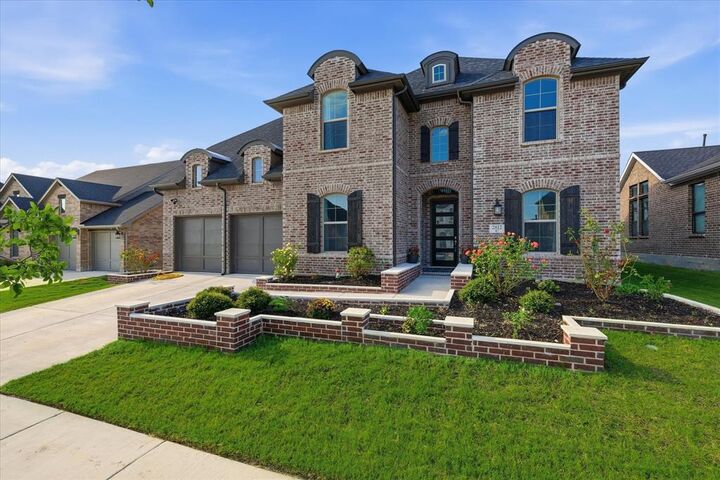 Property Photo:  2812 Dunbar Drive  TX 76247 
