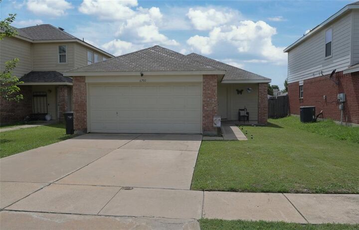 Property Photo: 6701 Waterhill Lane TX 76179