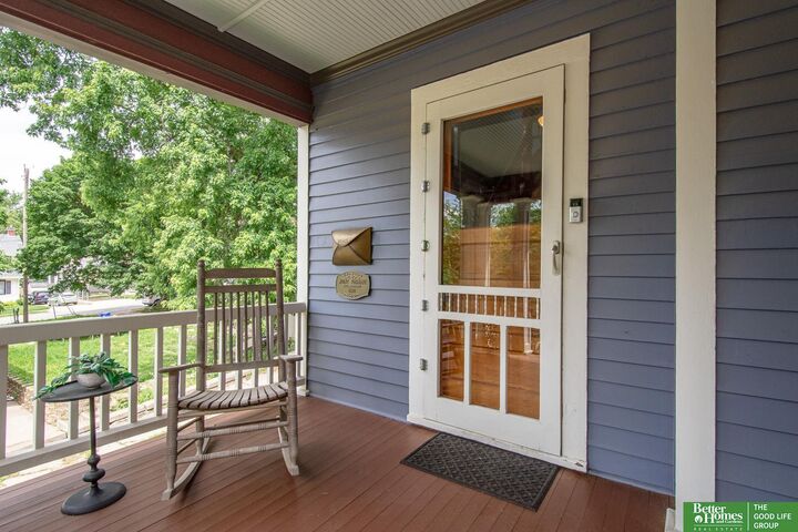 Property Photo:  1109 S 33 Street  NE 68105 