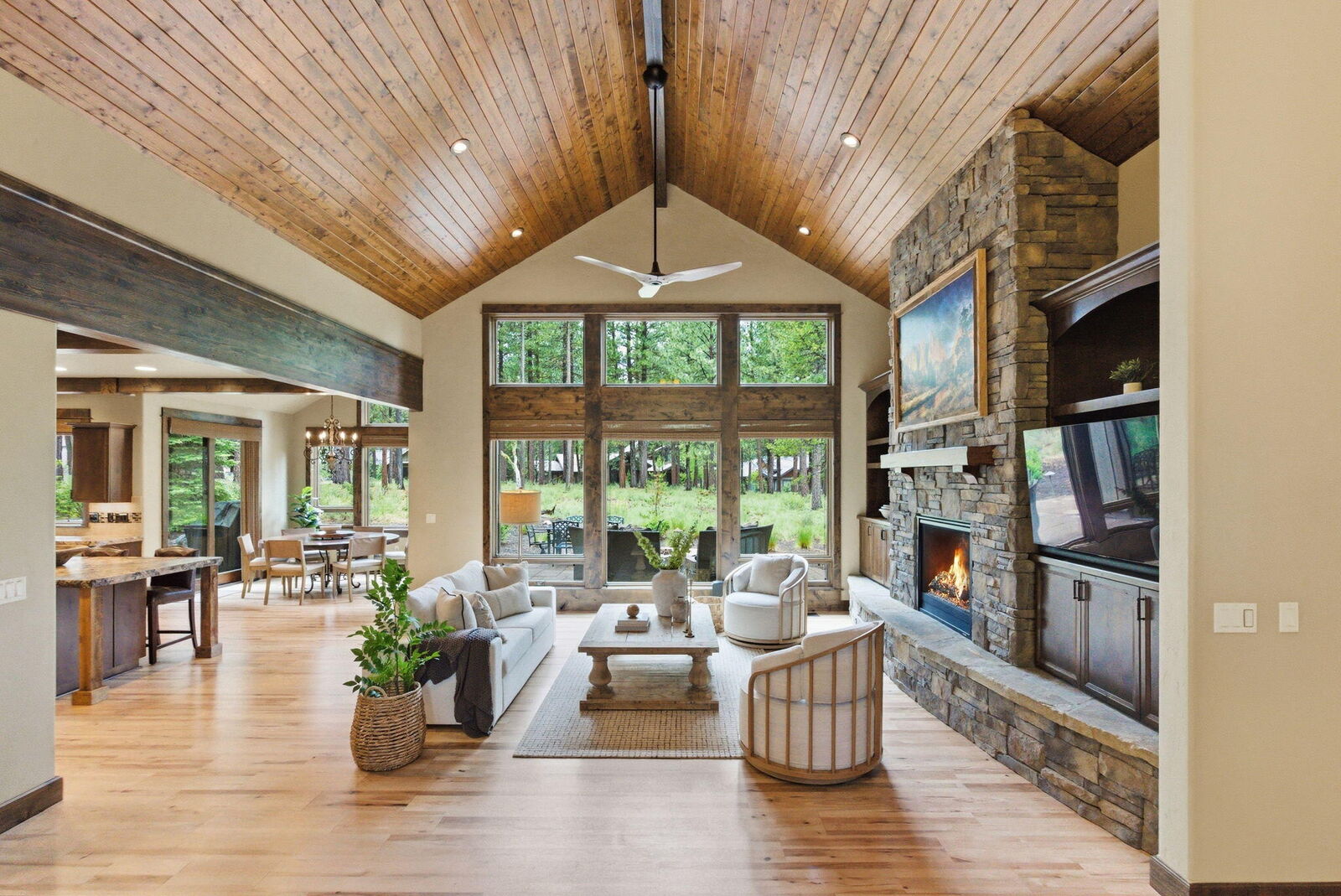 Property Photo: 56346 Fireglass Loop OR 97707