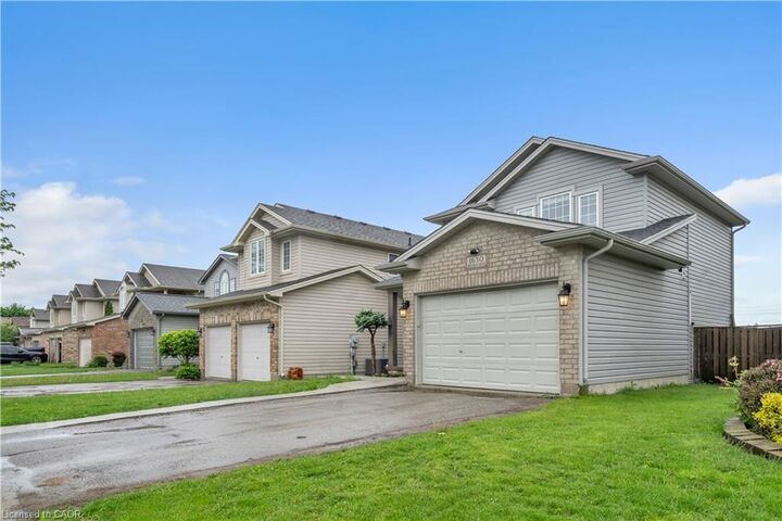 Property Photo: 1630 Benjamin Drive ON N5V 5K1