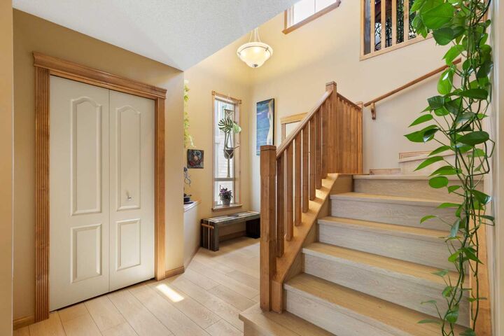 Property Photo:  34 Tuscany Meadows Drive NW  AB T3L 2T8 