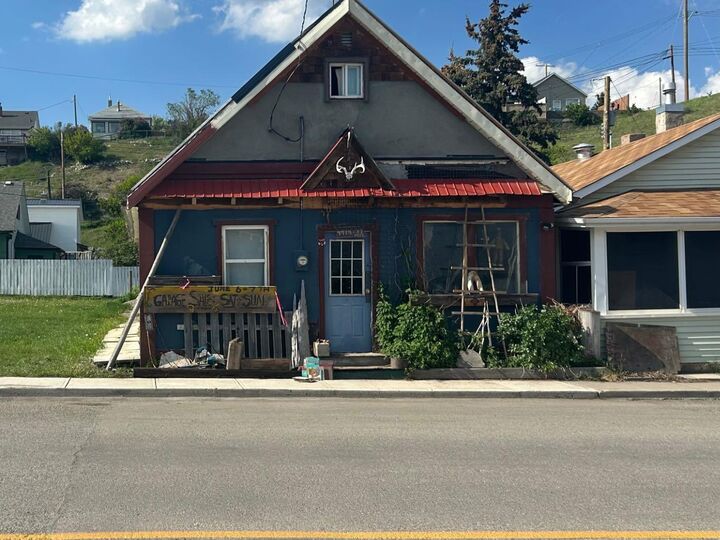 7917 17 Avenue — photo 1