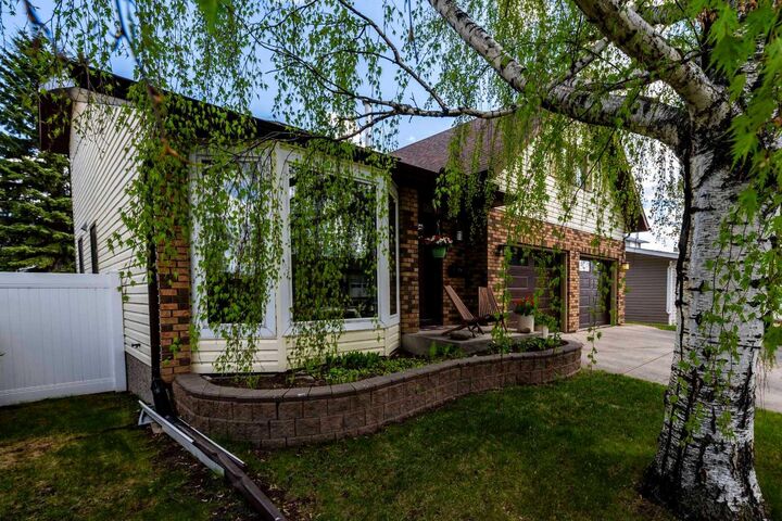 Property Photo:  19 Maxwell Avenue  AB T4R 1P3 