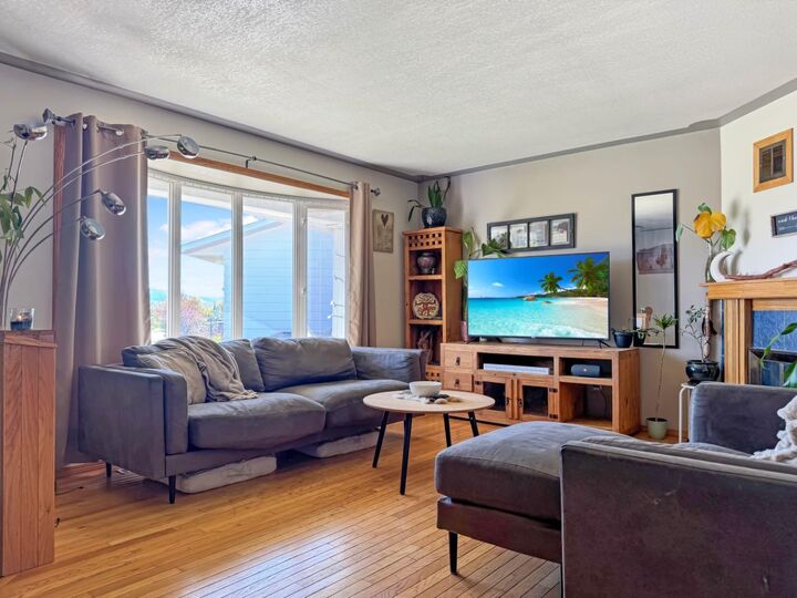 Property Photo: 11414 Norris Crescent AB T0E 0Y0