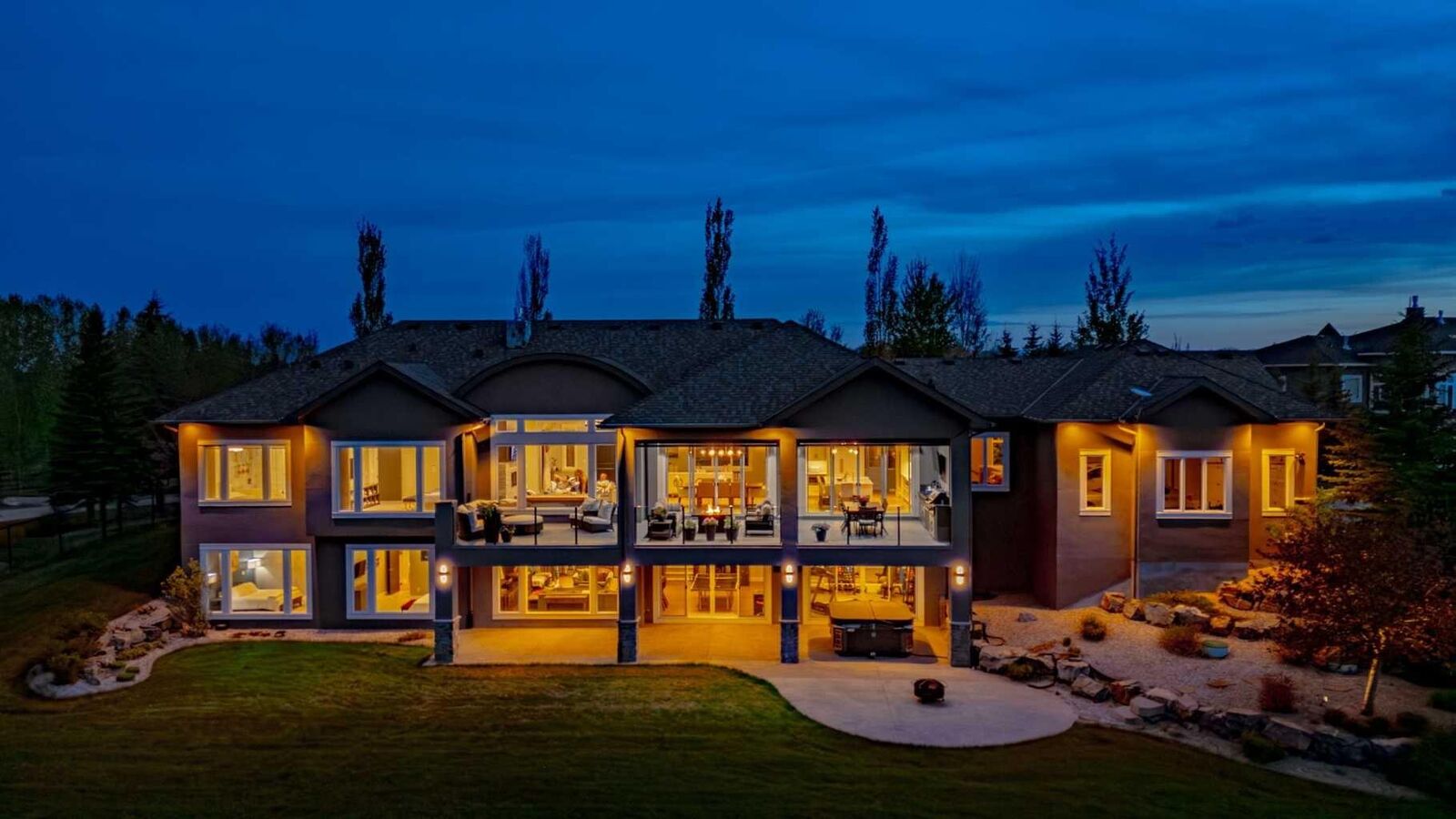 Property Photo:  15 Villosa Ridge Point  AB T3Z 1H3 