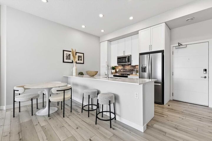 Property Photo:  255 Les Jardins Park SE 423  AB T2C 5W9 