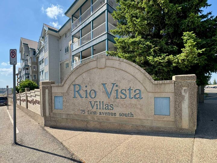 Property Photo:  75 1 Avenue S 208  AB T1J 4R2 