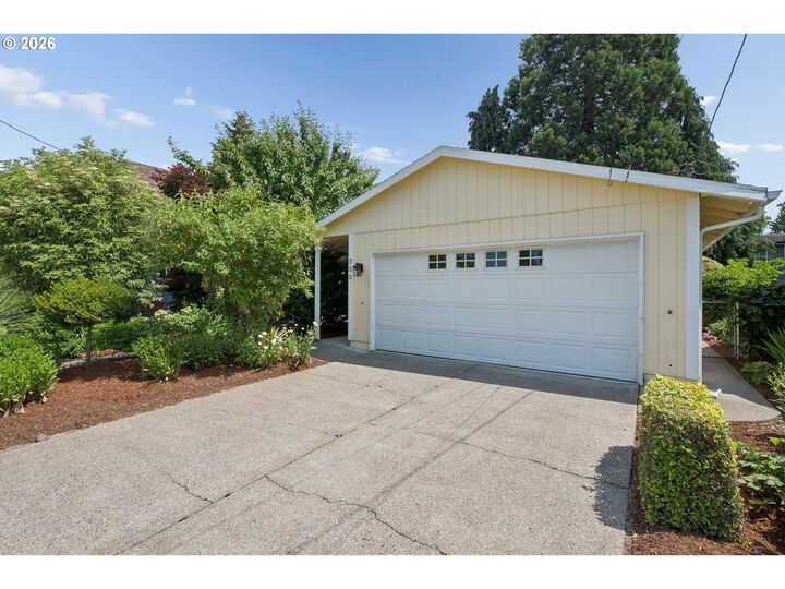Property Photo:  255 W Berkeley St  OR 97027 