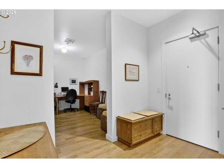Property Photo:  949 NW Overton St 512  OR 97209 