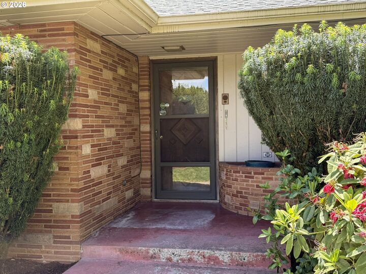 Property Photo: 3110 SE Concord Rd OR 97267
