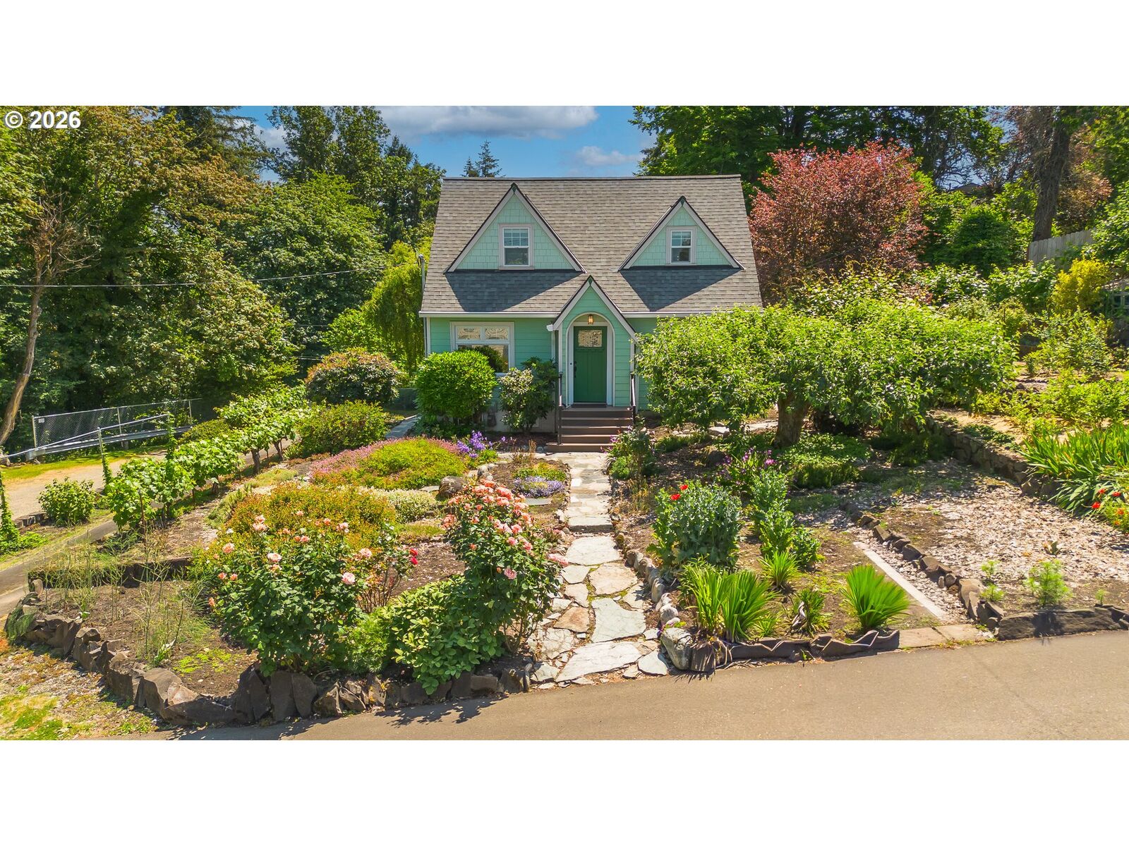 Property Photo:  412 Jackson St  OR 97045 