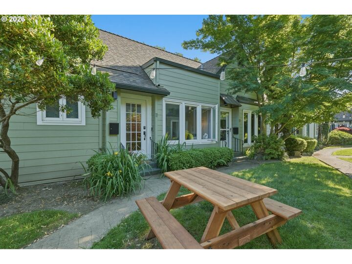 Property Photo:  1411 SE 30th Ave 11  OR 97214 