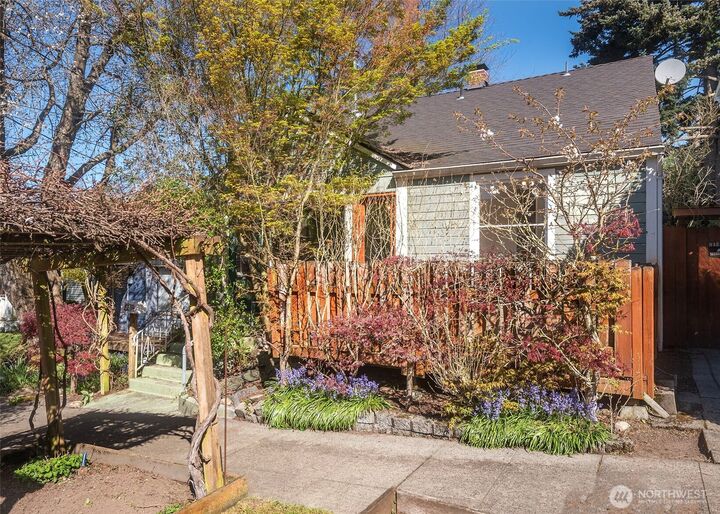 Property Photo: 2214 N 60th Street WA 98103