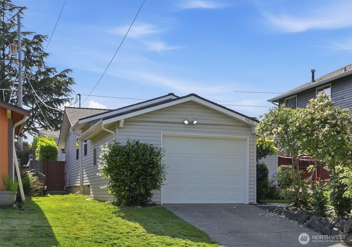 Property Photo:  8425  18th Avenue SW  WA 98106 
