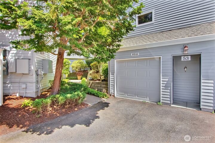Property Photo:  4016  220th Place SE 1137  WA 98029 