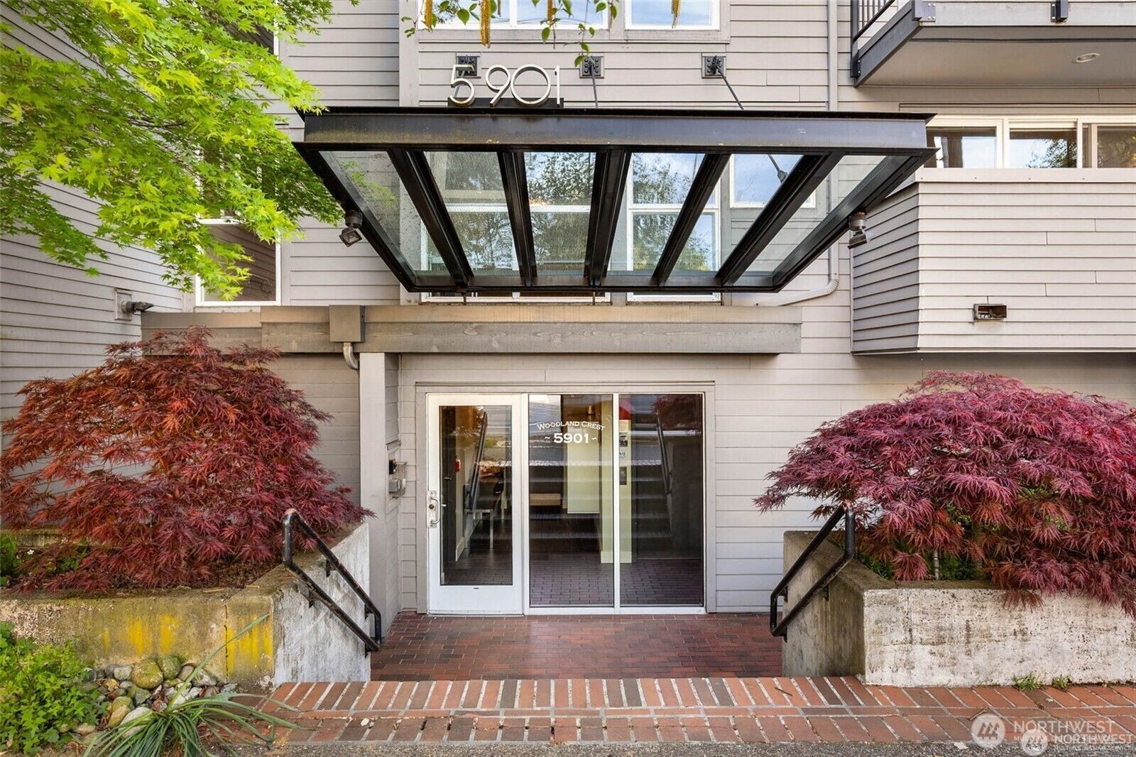 Property Photo: 5901 Phinney Avenue N 302 WA 98103