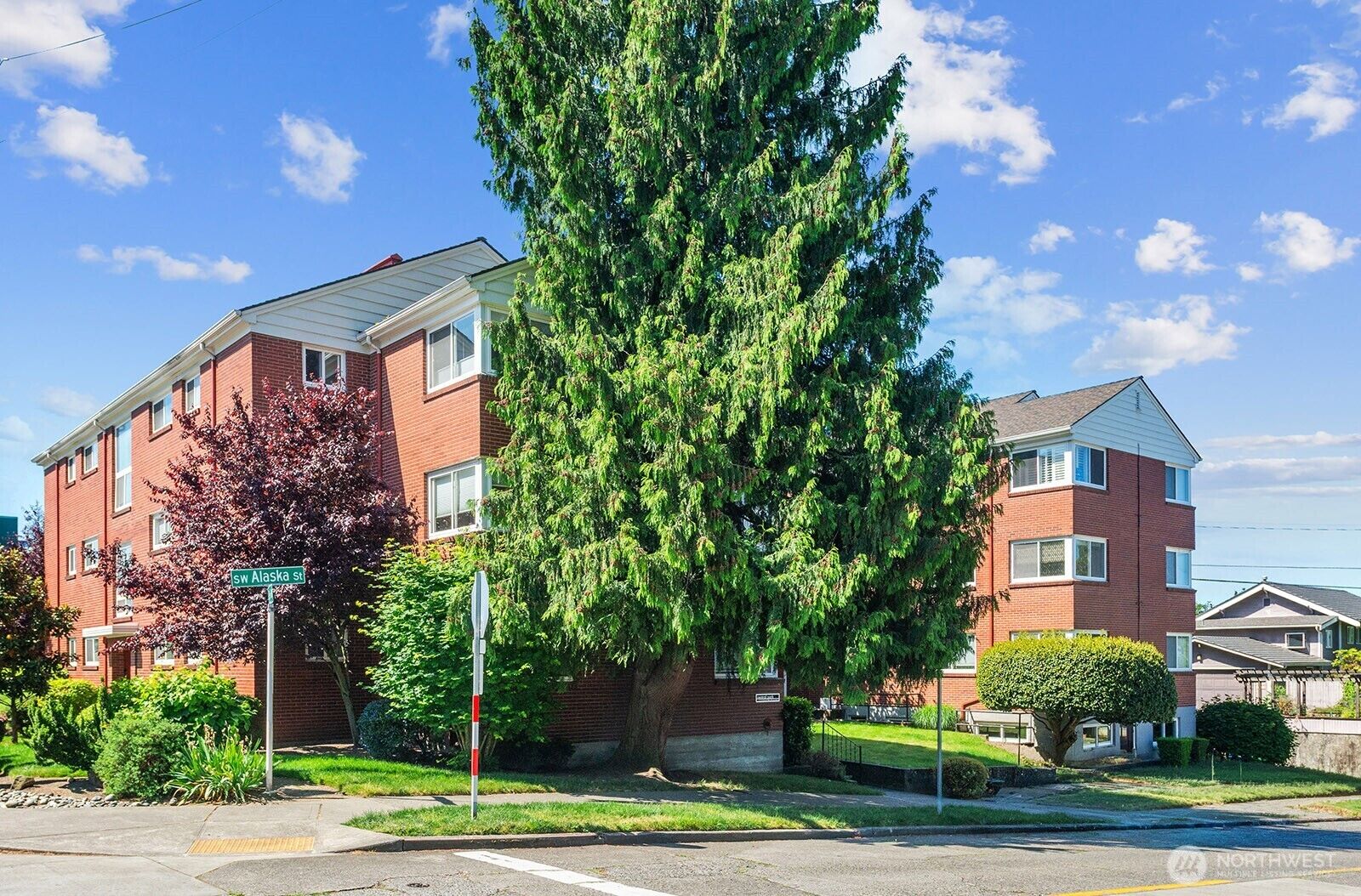 Property Photo:  4407 SW Alaska Street 11  WA 98116 