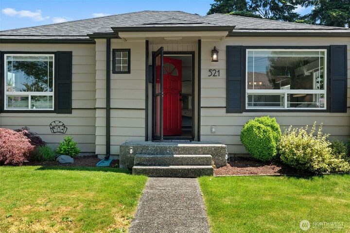 Property Photo:  521  Boyd Avenue  WA 98390 