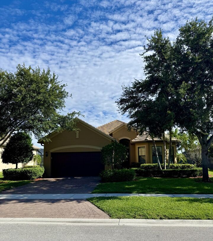 Property Photo:  4452 Siena Circle  FL 33414 